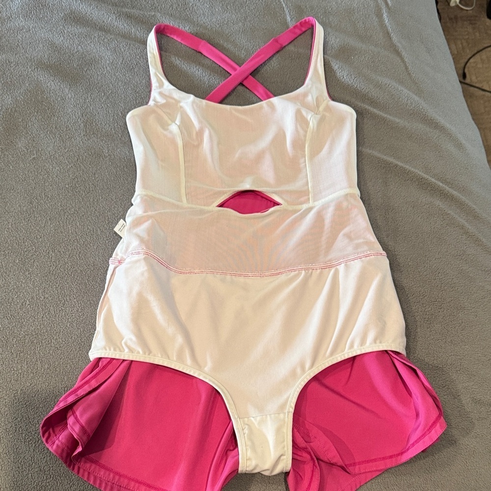 Caracilia Women's Stretchy Pink Workout Romper. Size Small - Picture 8 of 9